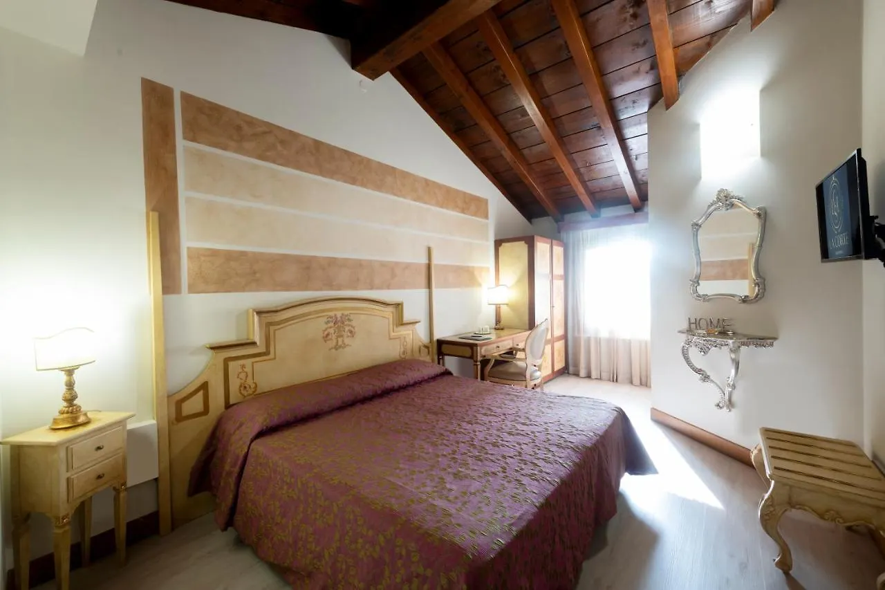 *** Hotel La Corte San Lorenzo Moscazzano Italy
